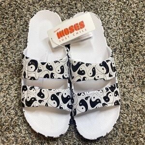 Freedom Moses Yingyang White size women’s 11-12 men 9-10 NWT